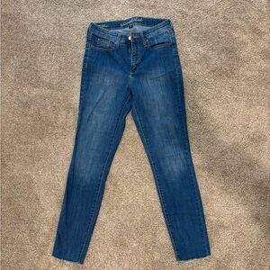 Universal Threads soft stretch skinny jeans. Size 27.